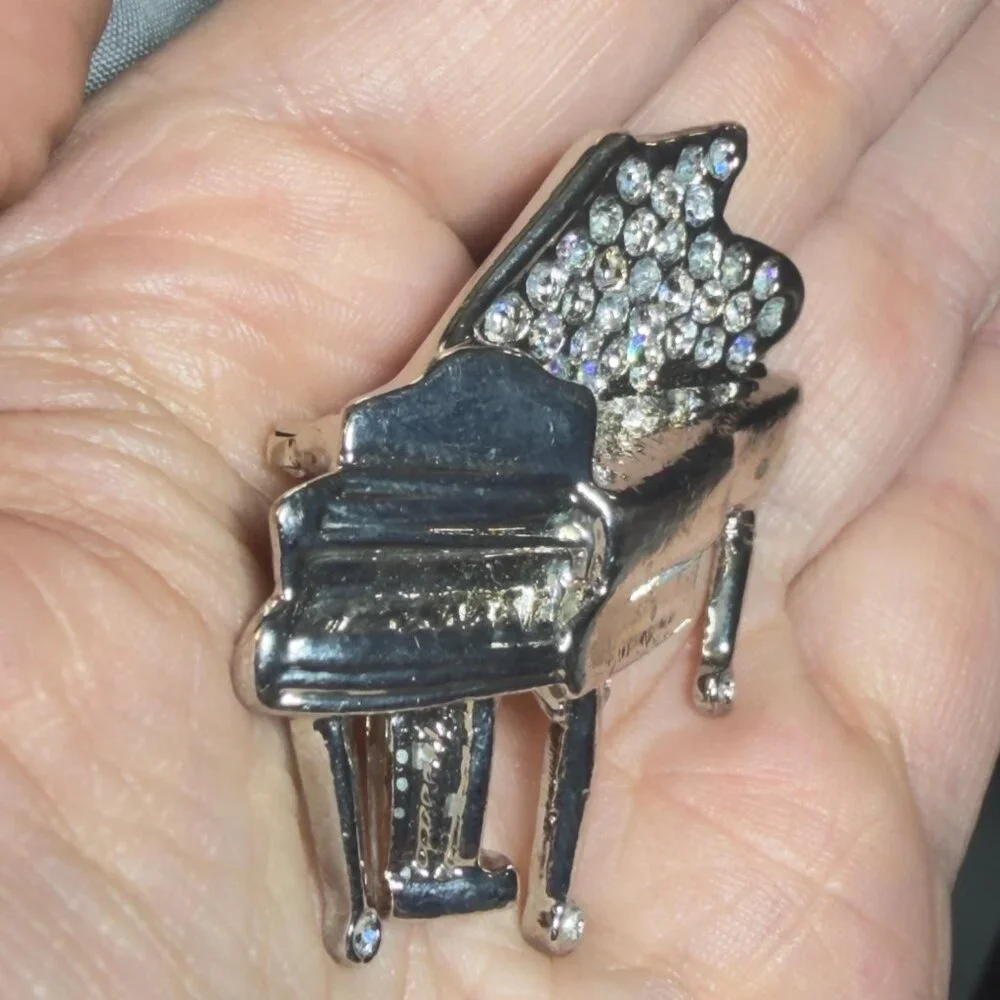Vintage Piano Brooch Rhinestone Grand Piano Music Pin Silver Tone 2”